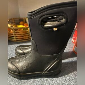 BOGS Boots Youth Size 4 Classic High Solid Black Waterproof Winter Rain Snow